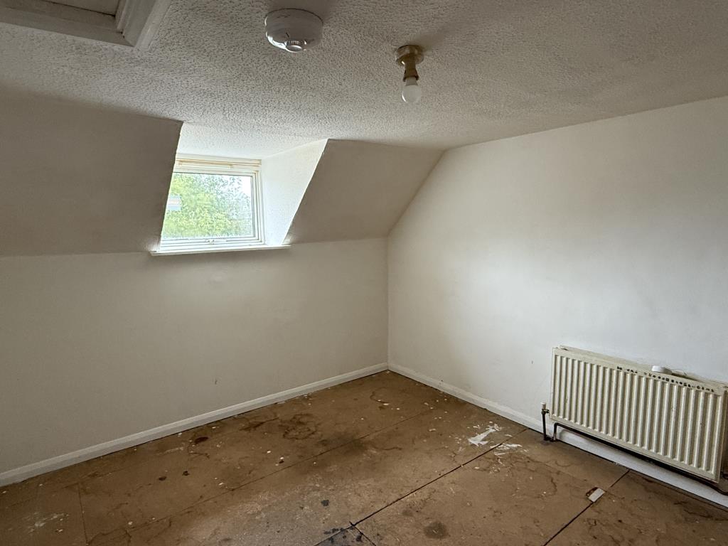 Lot: 74 - HOUSE IN NEED OF IMPROVEMENT - Bedroom of House in need of Improvement